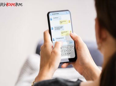 She Texted Me While On Vacation - Good Sign?