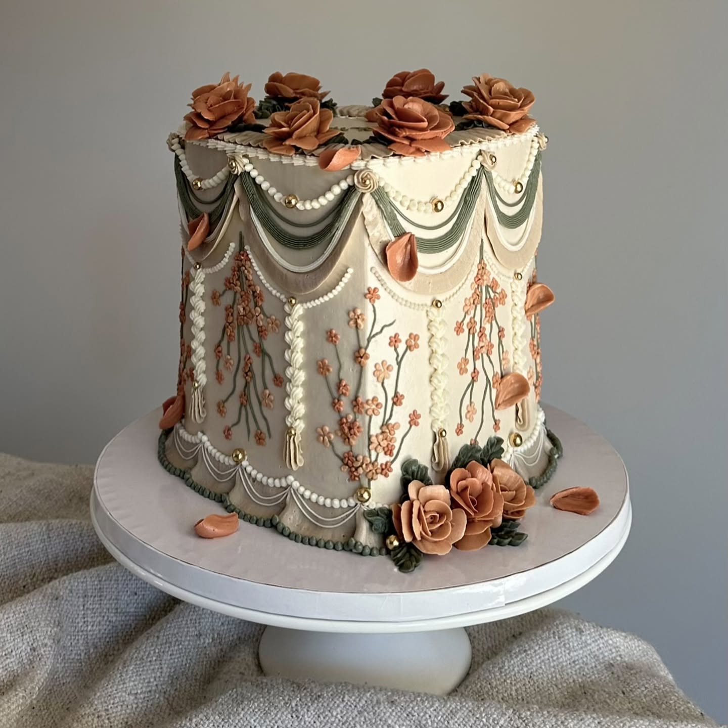 Detailed Vintage Wedding Cake