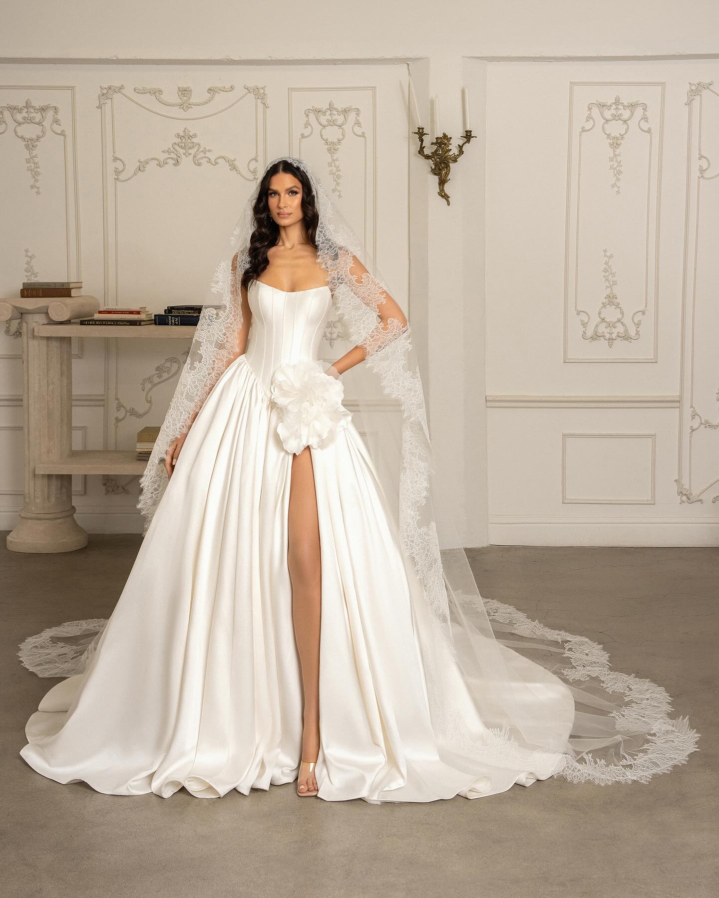 Basque waist silhouette wedding dress 