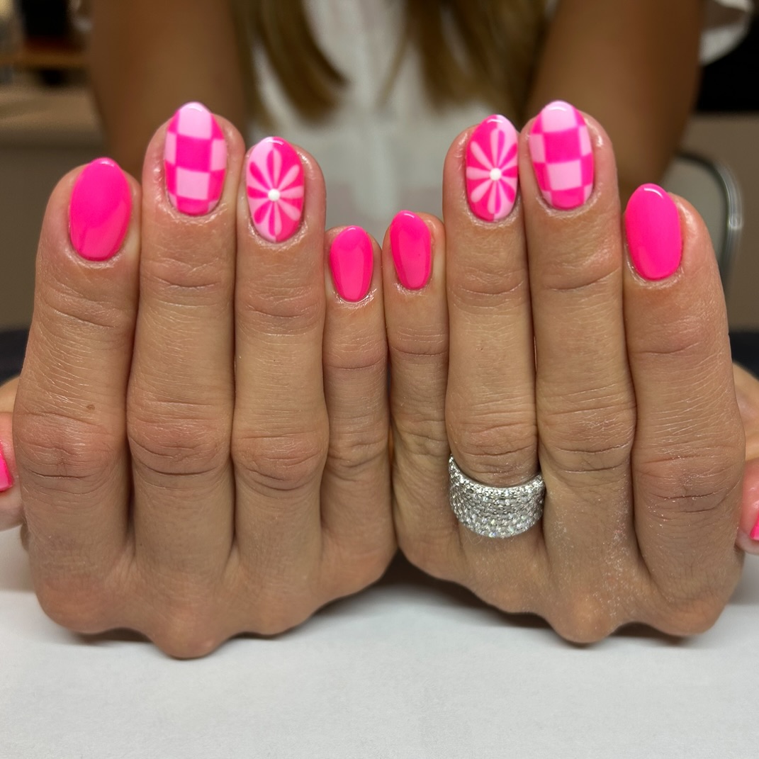 Two-toned Pink Checkered and Flower Nails