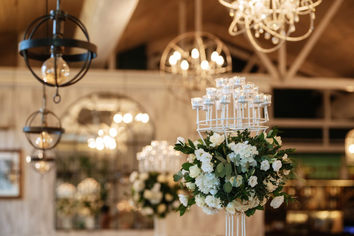 Banquet hall for weddings with decorative elements