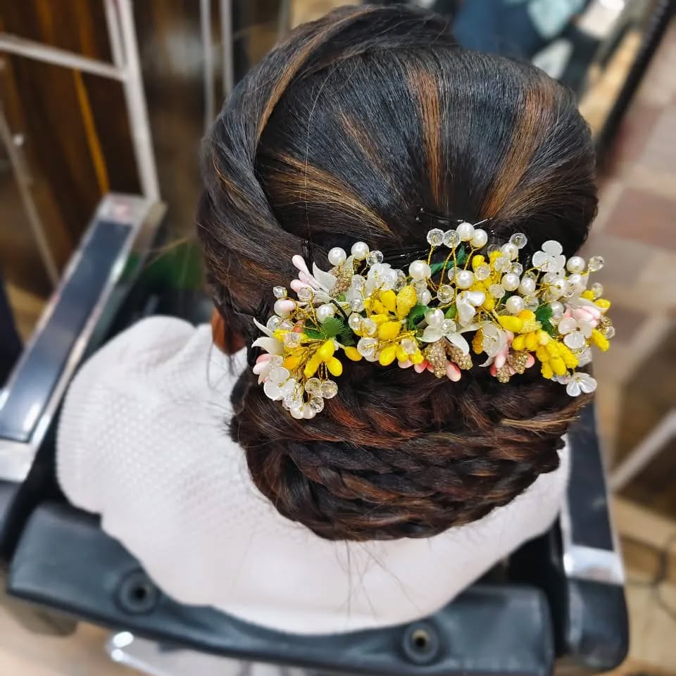 Low Bun with Baby’s Breath Wrap