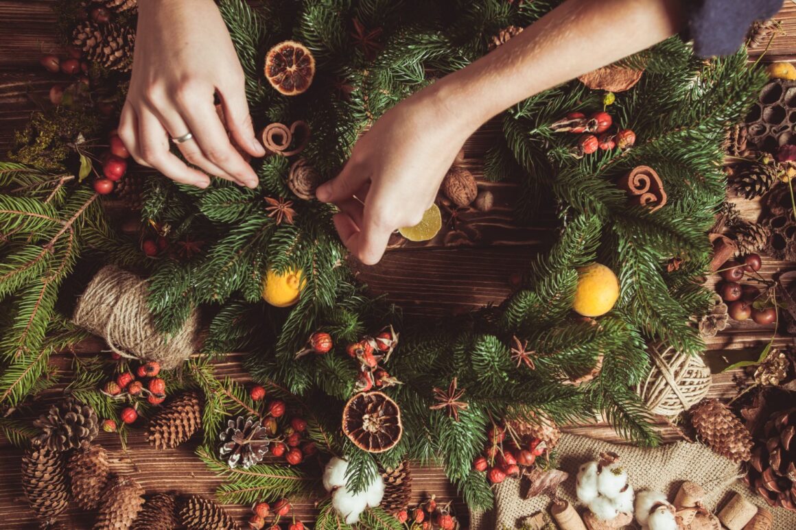 Christmas DIY Wreaths Tutorial For Your Holiday Decor