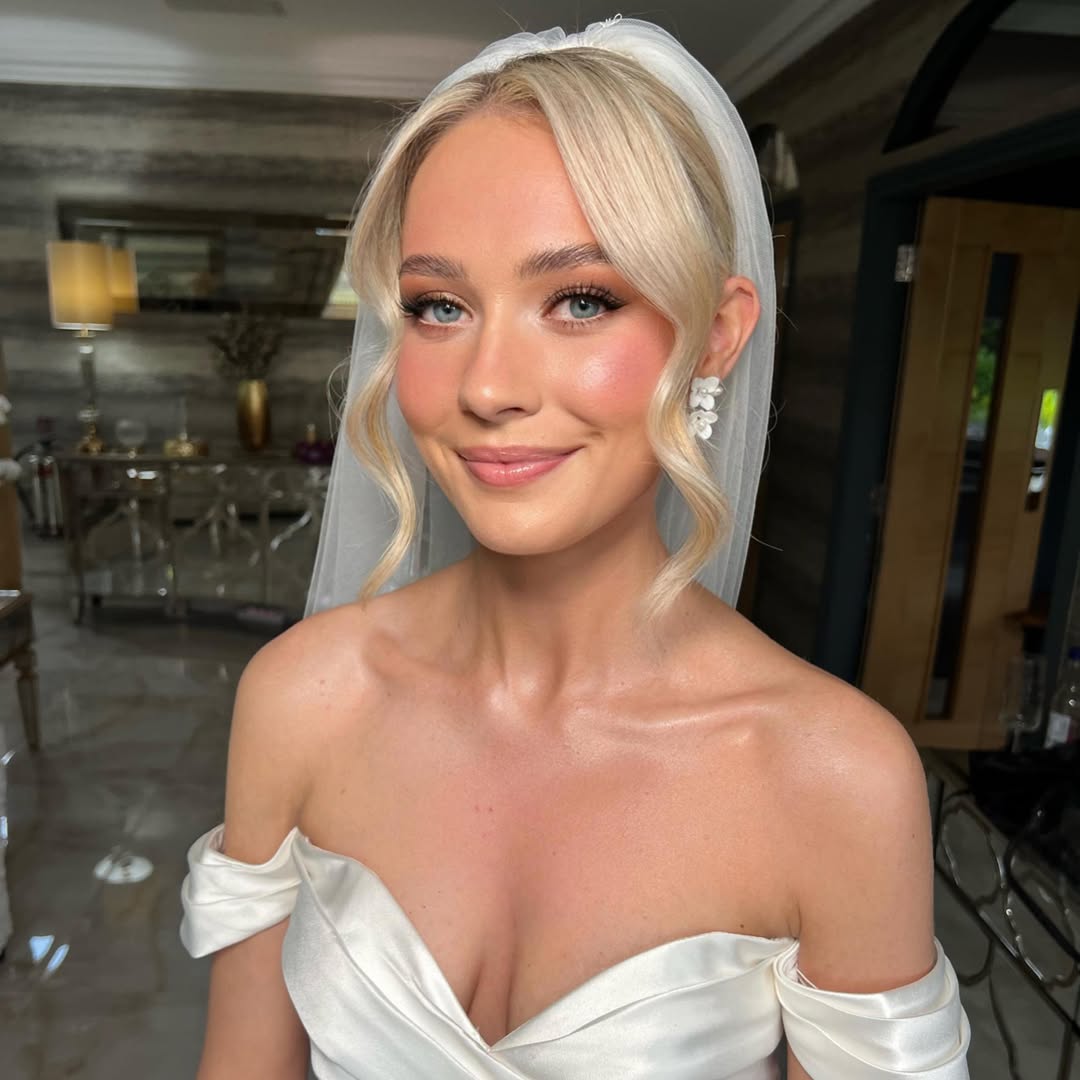 Striking Pink and Glitz for an Autumb Bride