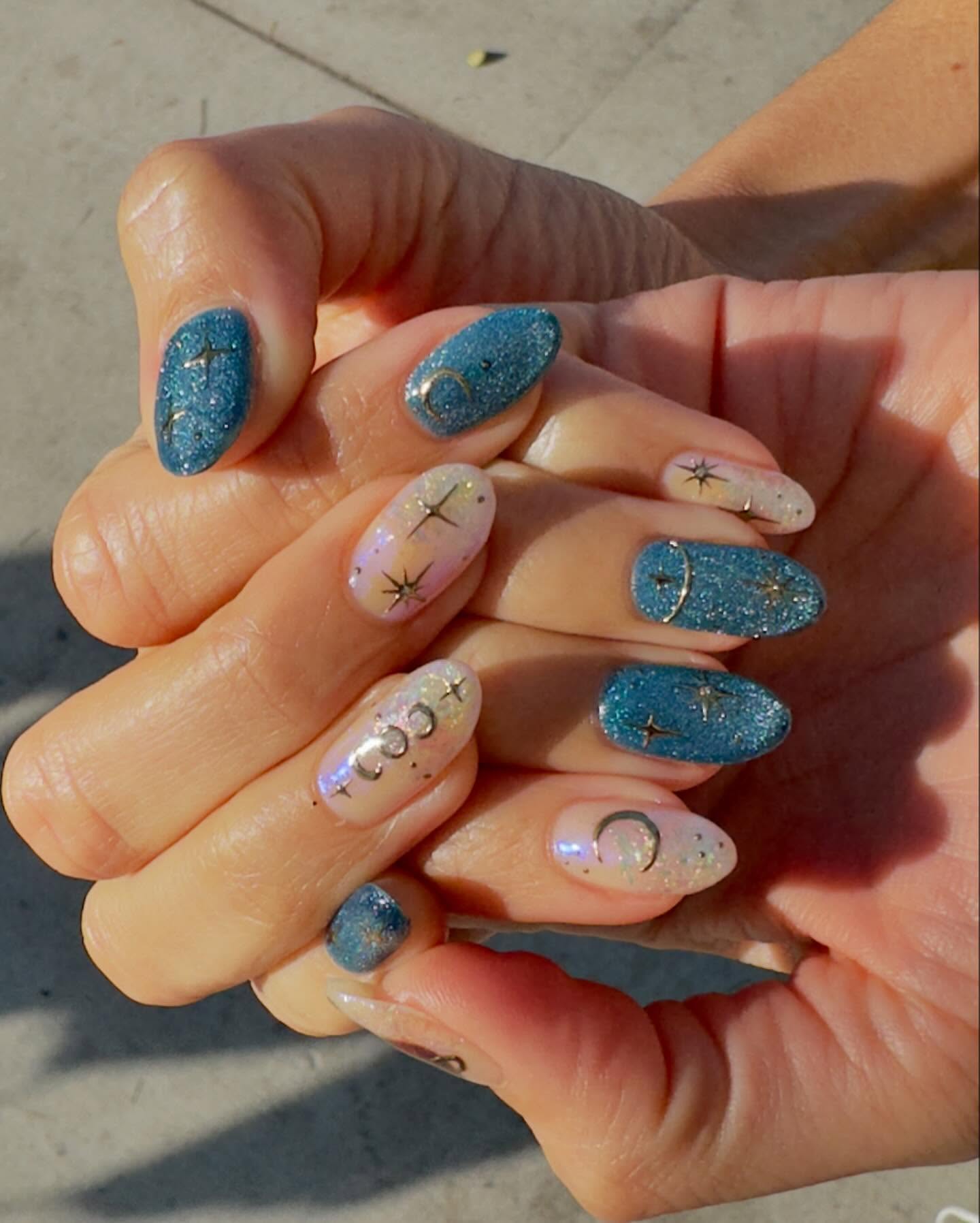 Blue Beam and Gold Chrome Nails