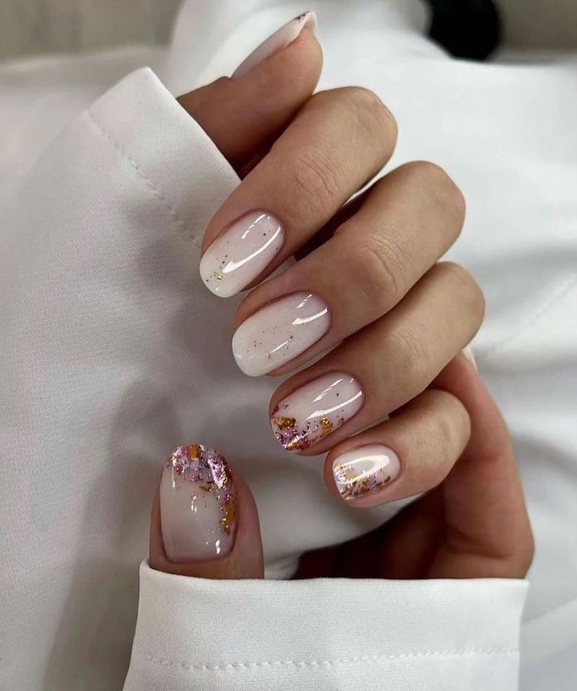 Manicure Winter Nails with Gold Dust