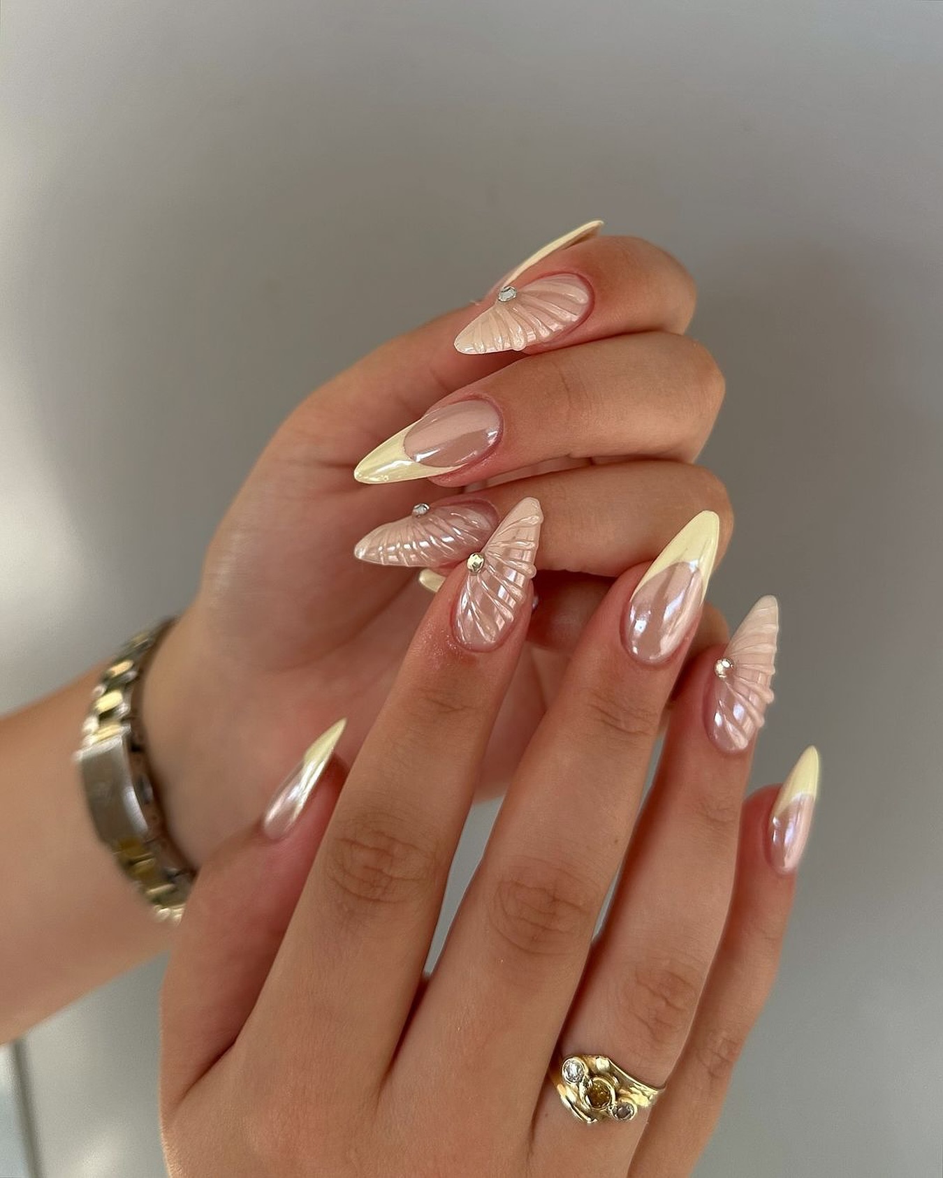 Pearl Chrome Light Yellow Nails