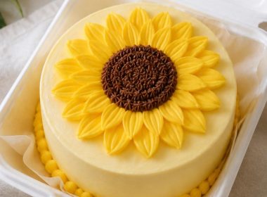 sunflower bento cakes